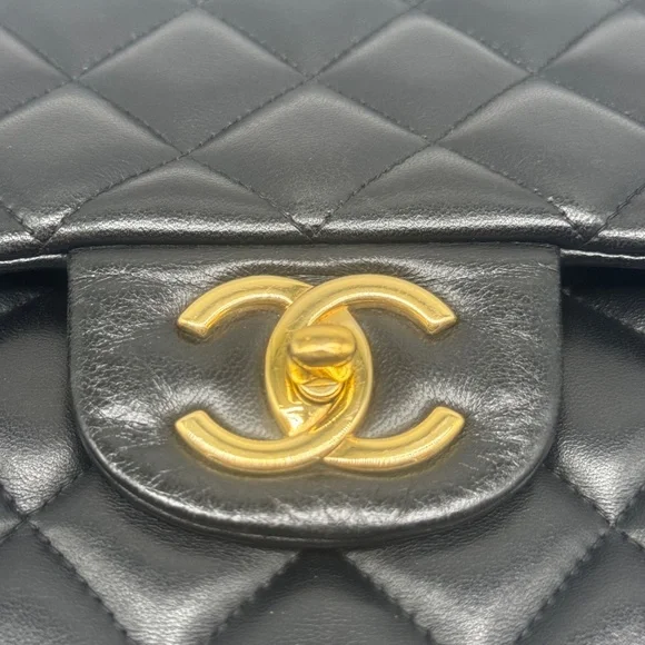 SOLD
Chanel Classic Maxi Double Flap Shoulder Bag (2012) - Picture 5 of 15